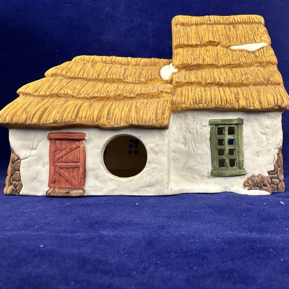 Dept 56 "Bob Cratchit And Tiny Tim Cottage "  A Christmas Carol Retired 1986 - Picture 6 of 8